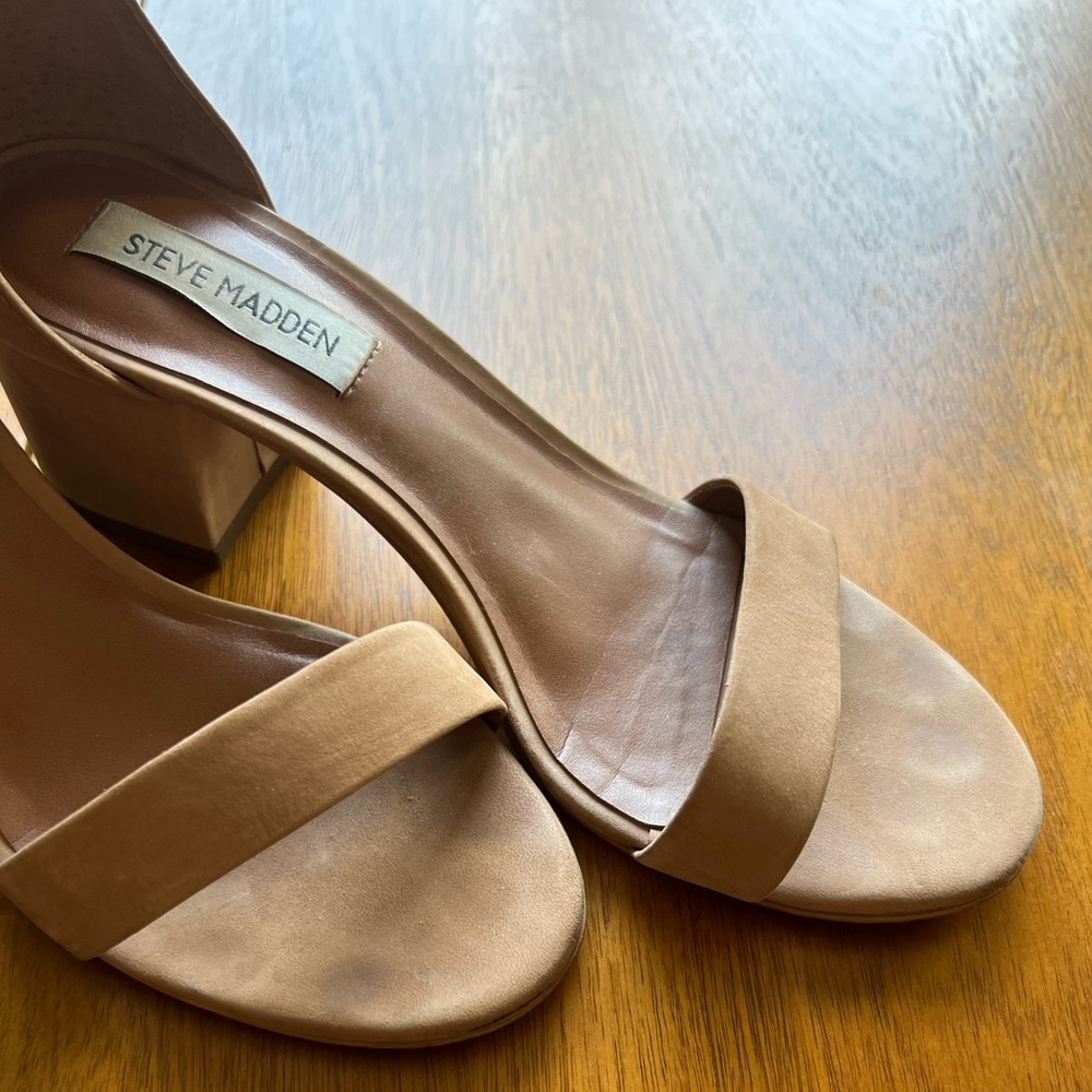 Steve Madden Nude Tan Block Heel Sandals - Picture 2 of 7